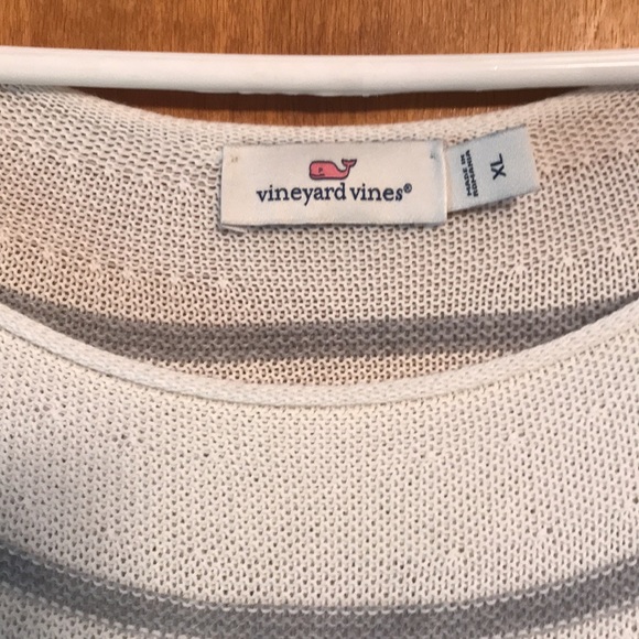 Vineyard Vines sweater size XL - Picture 3 of 4